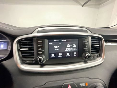Used 2019 Kia Sorento LX image 13