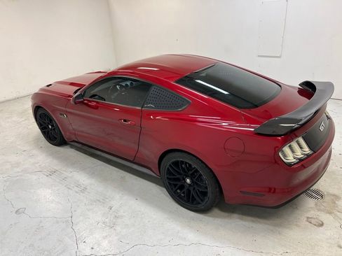 Used 2017 Ford Mustang GT RWD image 5