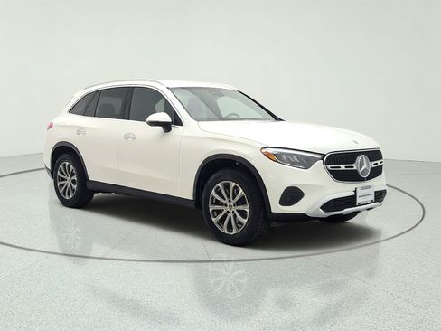 Used 2023 Mercedes-Benz GLC 300 4MATIC image 3