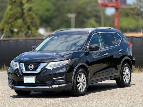 Used 2017 Nissan Rogue SV image 6