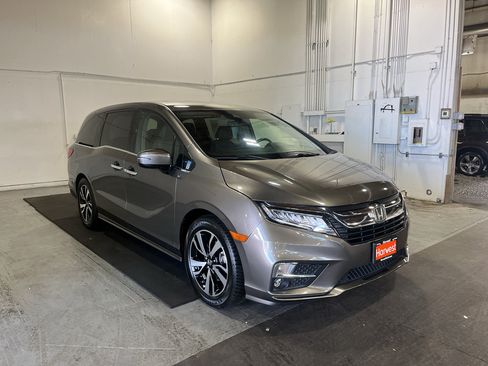 Used 2018 Honda Odyssey Elite image 3