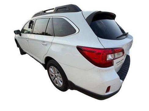 Used 2015 Subaru Outback 2.5i Premium AWD/4WD image 3