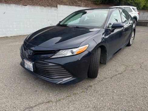 Used 2019 Toyota Camry XLE FWD image 3
