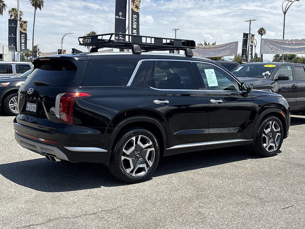Used 2024 Hyundai Palisade SEL w/ Premium Package FWD image 3