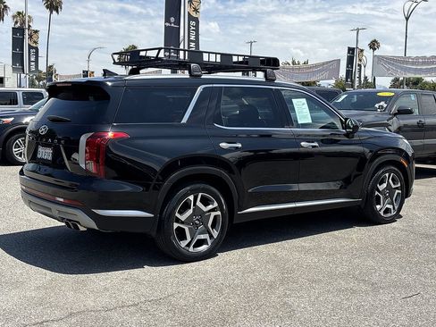 Used 2024 Hyundai Palisade SEL w/ Premium Package FWD image 3