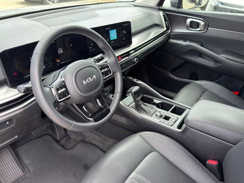 Certified 2024 Kia Sorento S w/ Panoramic Sunroof Package AWD/4WD image 9