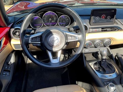 Used 2019 MAZDA MX-5 Miata RF Grand Touring image 6