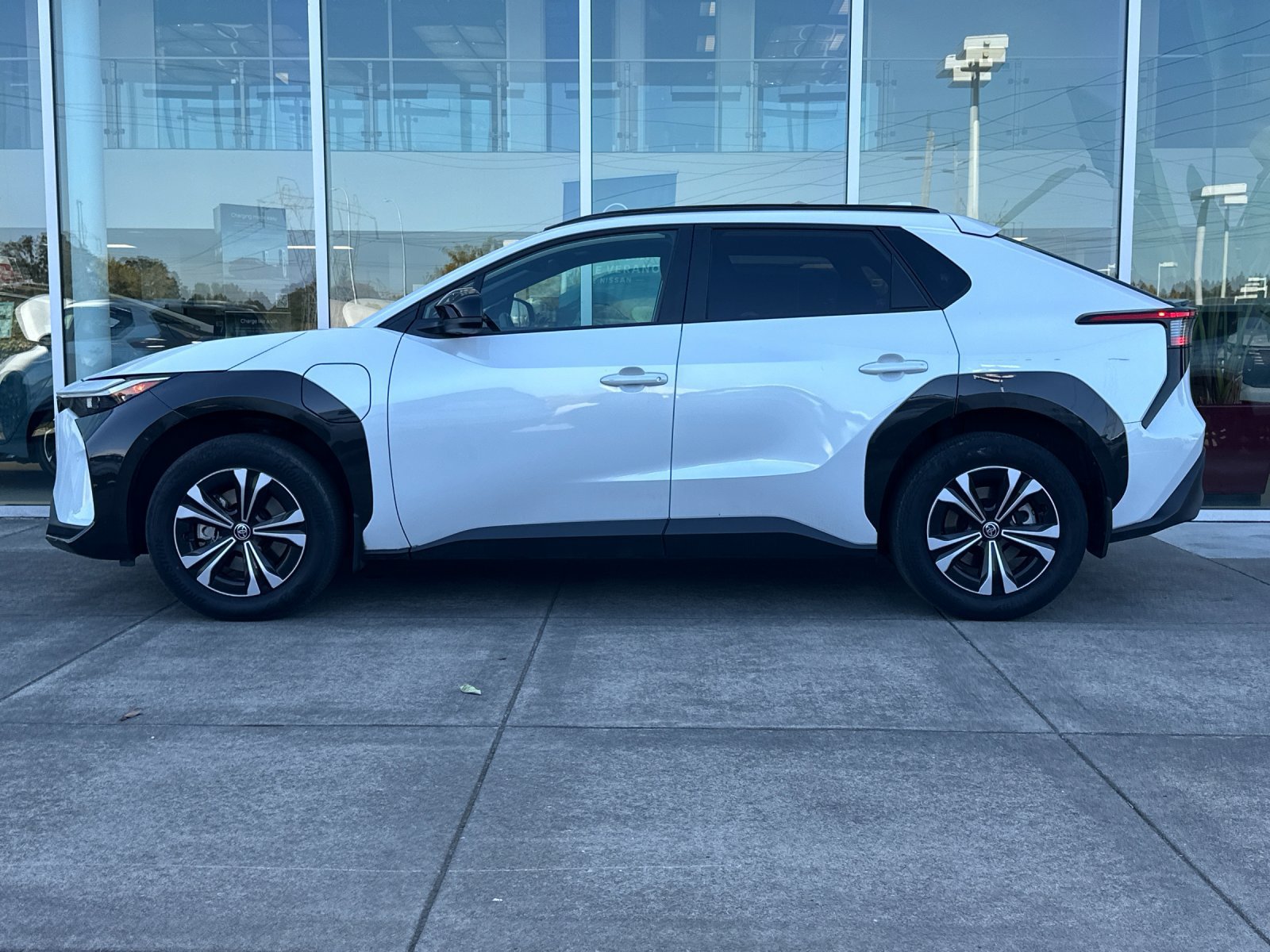 Used 2024 Toyota bZ4X AWD w/ Weather Package image 7
