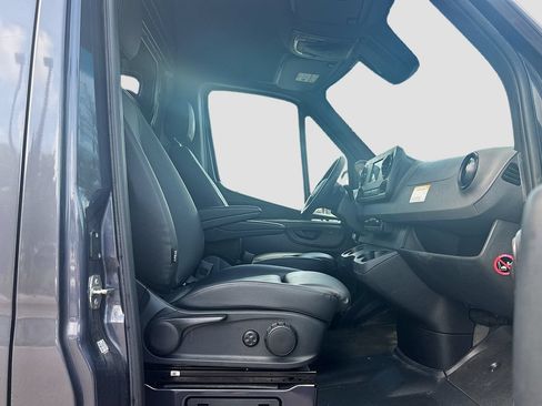 Used 2024 Mercedes-Benz Sprinter 2500 image 18