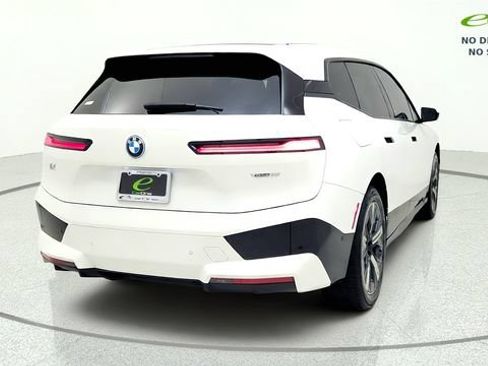 Used 2023 BMW iX xDrive50 w/ Sport Package AWD/4WD image 8