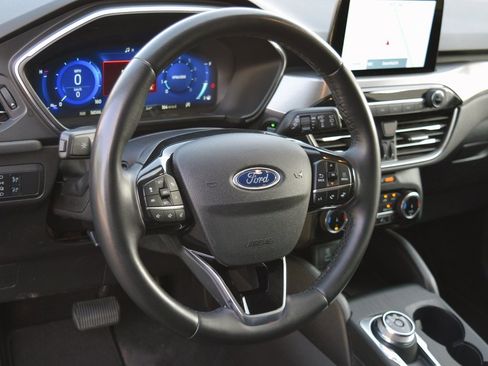 Used 2022 Ford Escape Titanium image 12