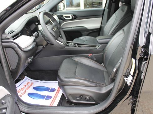 Used 2023 Jeep Compass Limited AWD/4WD image 12