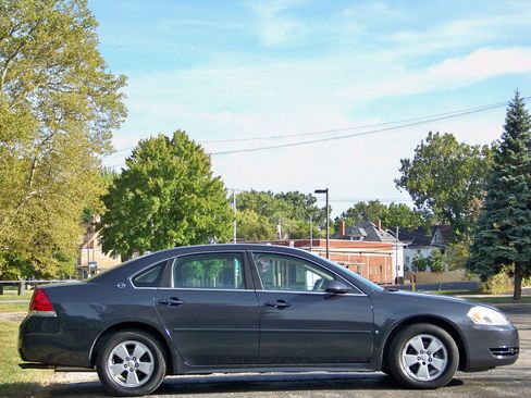 Used 2009 Chevrolet Impala LT image 9