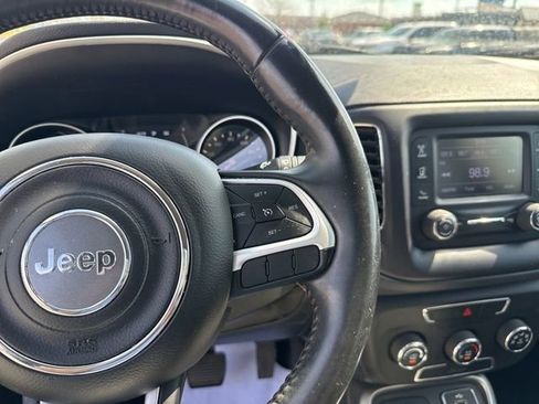 Used 2018 Jeep Compass Latitude AWD/4WD image 16