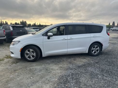 Used 2017 Chrysler Pacifica LX w/ Tire & Wheel Group image 8