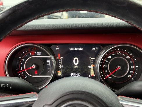 Used 2022 Jeep Wrangler Unlimited Rubicon w/ Cold Weather Group image 18