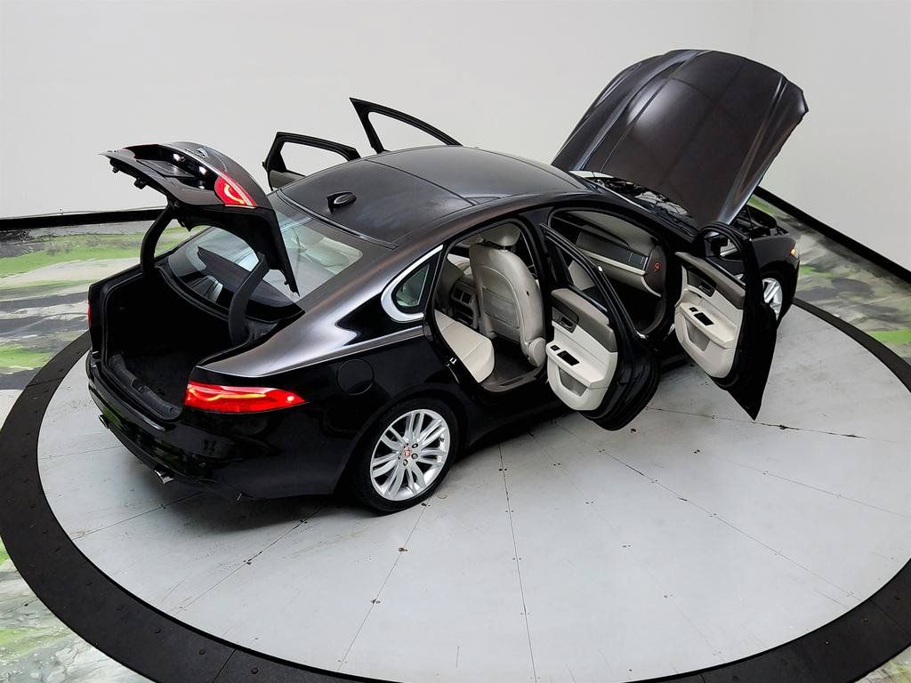 Used 2016 Jaguar XF Prestige RWD image 39