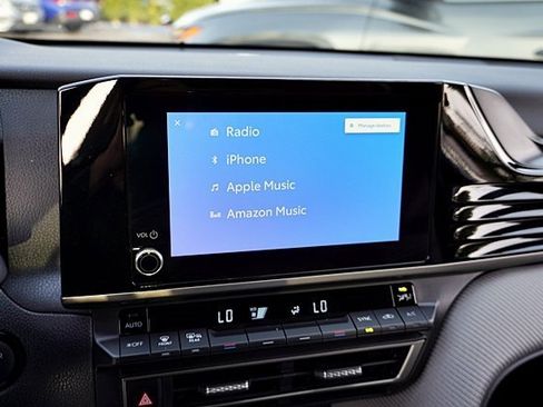 Used 2025 Toyota Camry SE image 22