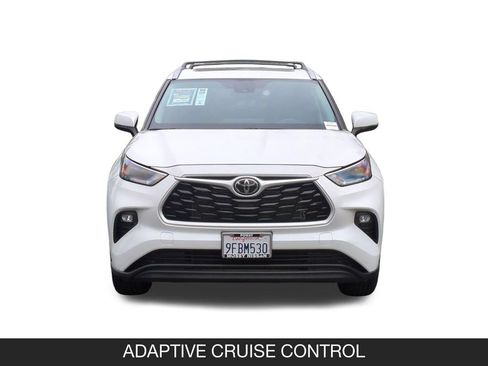 Used 2023 Toyota Highlander XLE FWD image 4