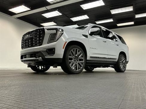 New 2026 GMC Yukon Denali Ultimate w/ LPO, Floor Liner Package AWD/4WD image 2