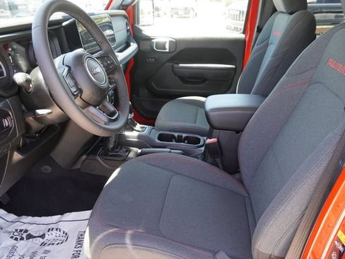 Used 2026 Jeep Wrangler Unlimited Rubicon AWD/4WD image 18