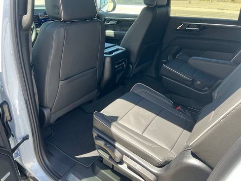 New 2026 Chevrolet Suburban Premier w/ Sun And Tow Package AWD/4WD image 18