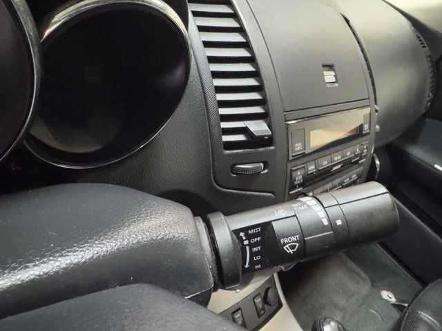 Used 2006 Nissan Altima 3.5 SL FWD image 24