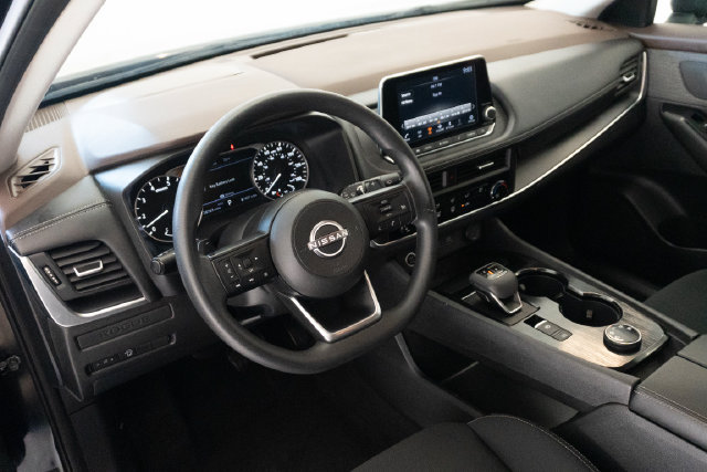 Used 2023 Nissan Rogue S AWD/4WD image 3