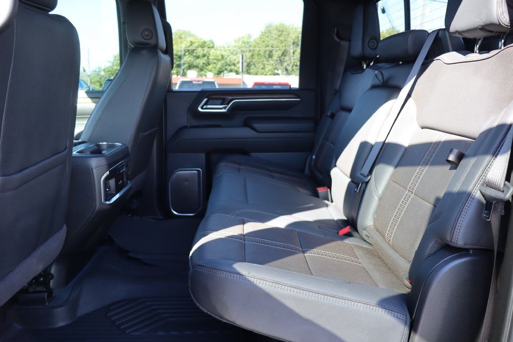 Used 2025 Chevrolet Silverado 3500 High Country w/ Technology Package AWD/4WD image 25