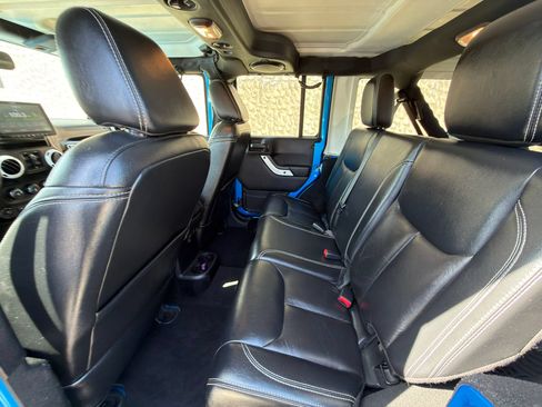 Used 2014 Jeep Wrangler Unlimited Sahara AWD/4WD image 15
