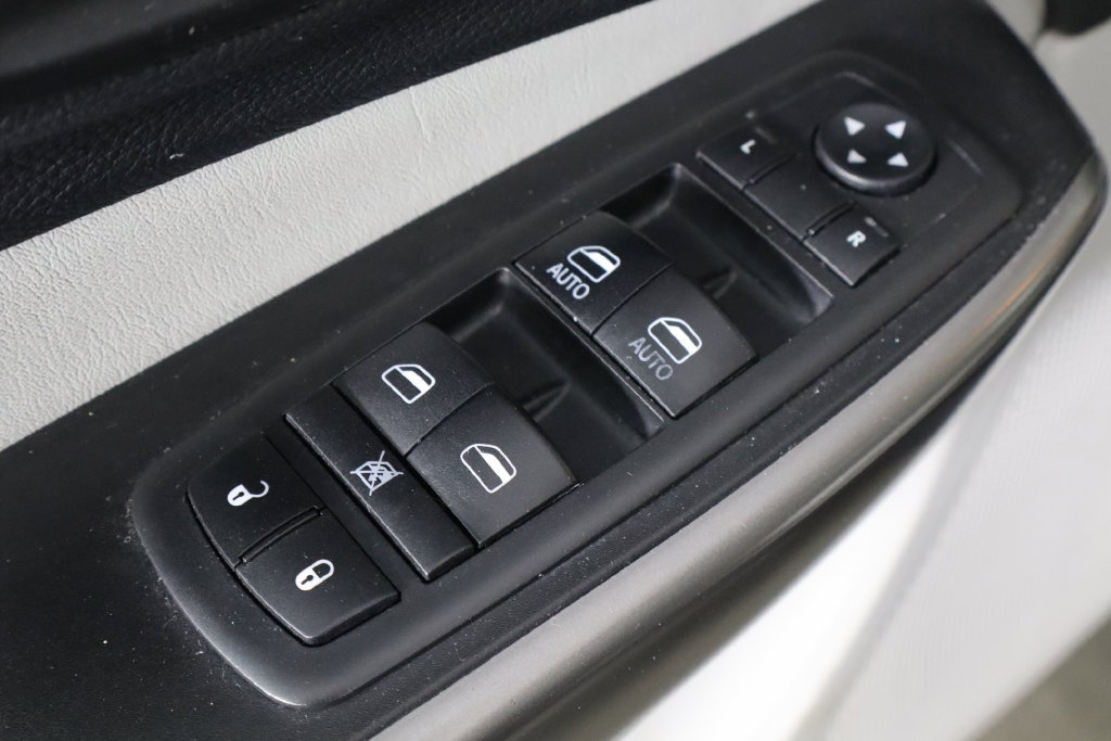 Used 2019 Jeep Cherokee Limited FWD image 20