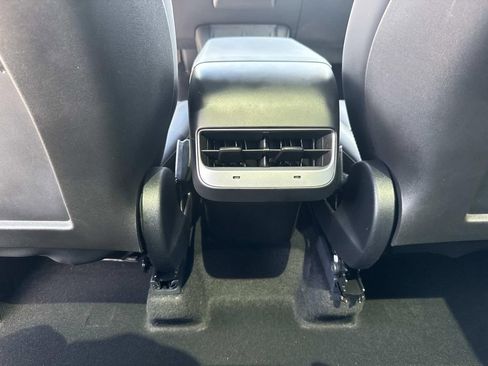 Used 2024 Tesla Model Y Long Range RWD image 18