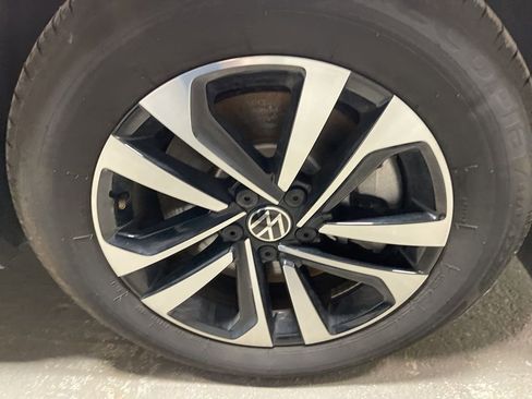 Used 2024 Volkswagen Tiguan S image 41