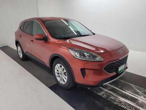 Used 2020 Ford Escape SE image 13