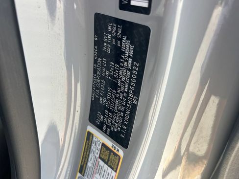 Used 2023 Kia Carnival EX FWD image 10