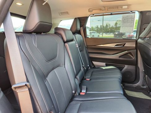 Certified 2023 INFINITI QX60 Luxe w/ Cargo Package AWD/4WD image 15
