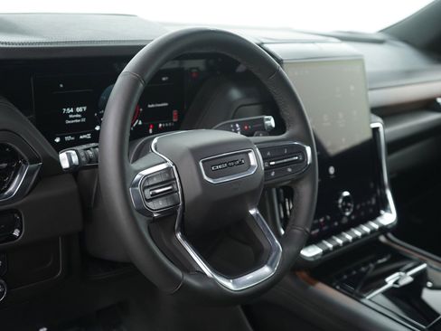 Used 2025 GMC Yukon Denali w/ Sun & Power Step Package image 24