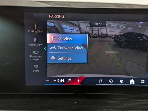 Used 2024 BMW X7 xDrive40i w/ Executive Package image 32