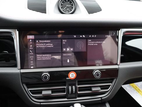 Certified 2026 Porsche Macan AWD/4WD image 23