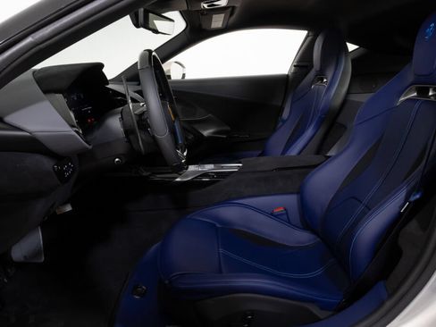 Used 2025 Ferrari 12Cilindri RWD image 4