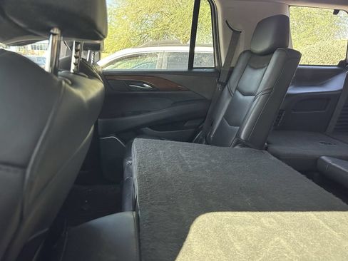 Used 2020 Cadillac Escalade Luxury w/ Escalade Sport Edition AWD/4WD image 8