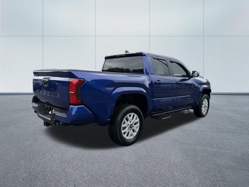 Used 2025 Toyota Tacoma SR5 AWD/4WD image 5