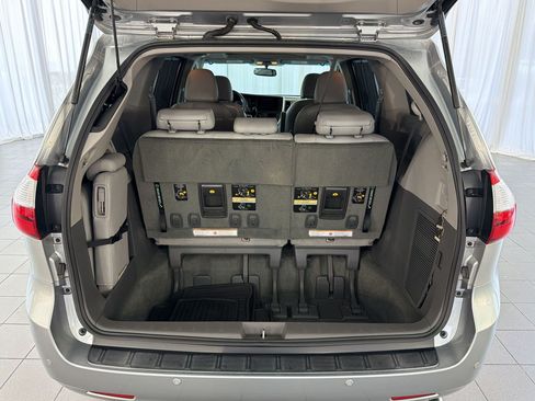 Used 2016 Toyota Sienna XLE w/ XLE Navigation Package FWD image 34