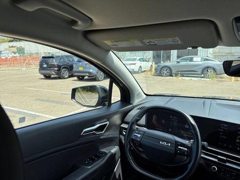 Used 2026 Kia Sportage LX FWD image 29
