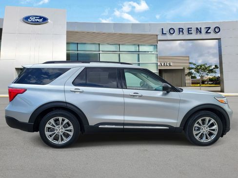 Used 2024 Ford Explorer XLT w/ Equipment Group 202A RWD image 4