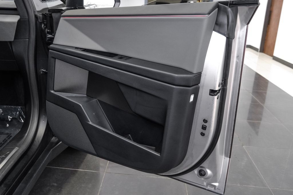 Used 2024 Tesla Cybertruck AWD Crew Cab image 41