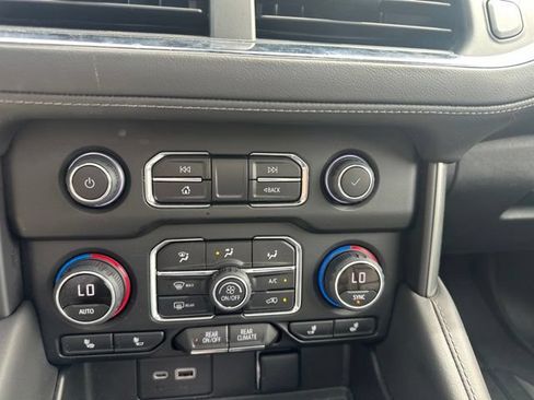 Used 2022 Chevrolet Tahoe Z71 w/ Luxury Package AWD/4WD image 19