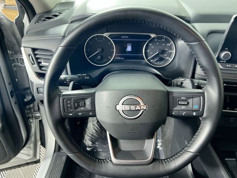 Used 2025 Nissan Rogue SV image 15