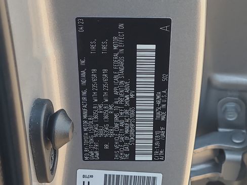 Certified 2023 Toyota Highlander L image 33