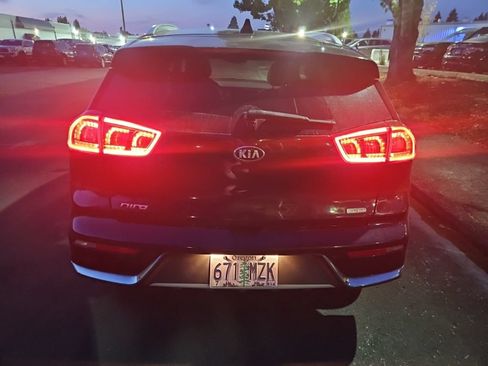 Used 2018 Kia Niro EX Premium FWD image 4